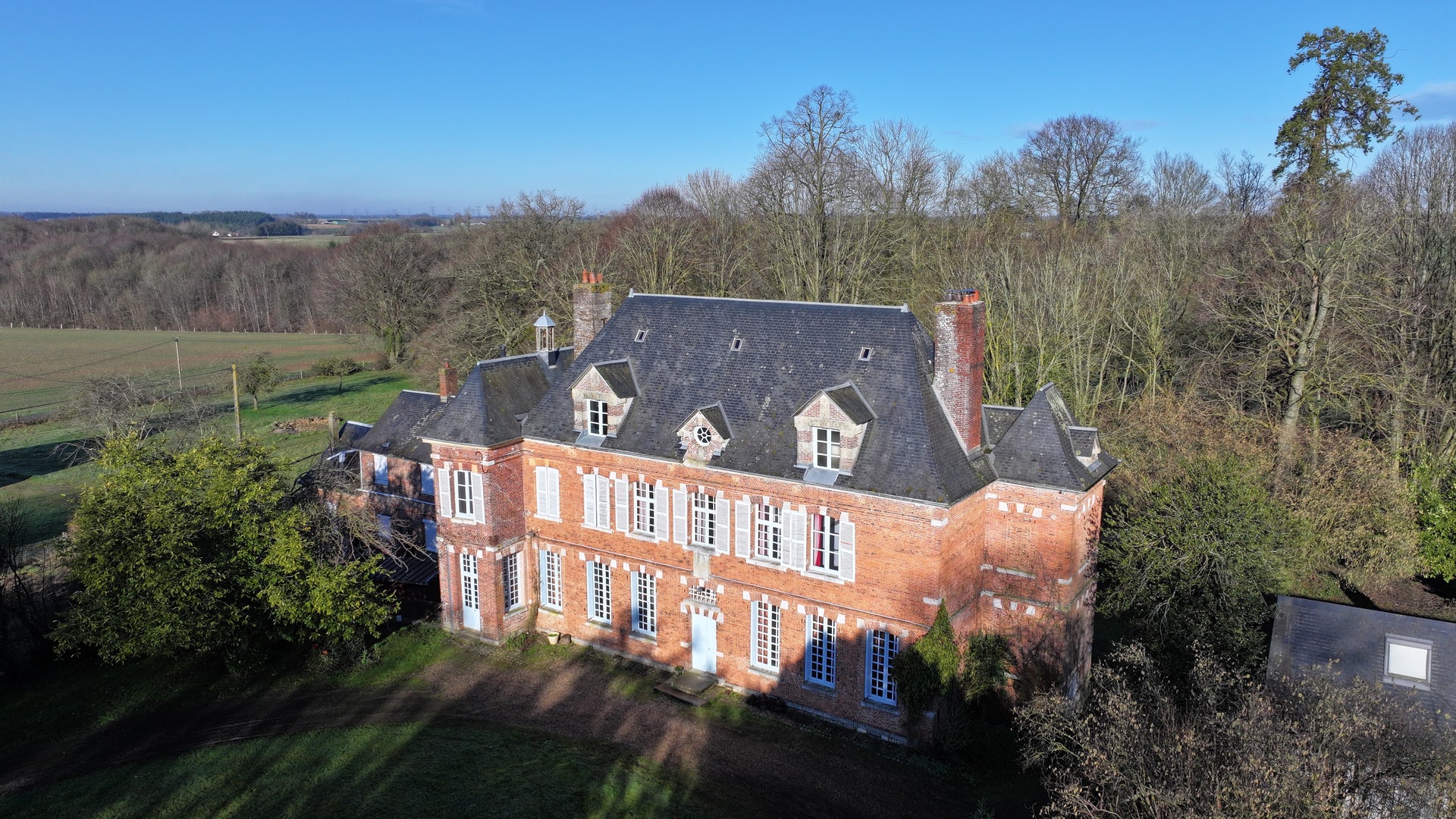 Deux Jeunes, Un Château, Une Nouvelle Aventure