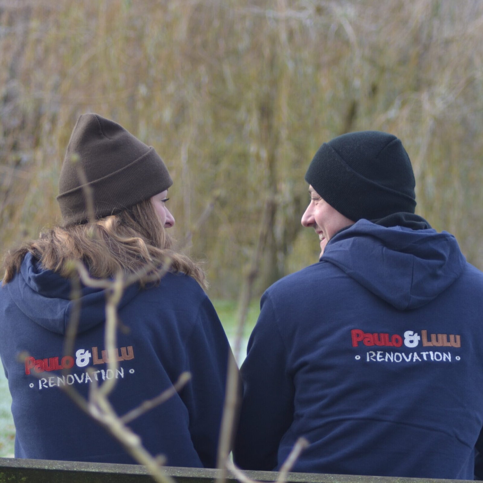 Sweat-shirt bleu marine à capuche brodé coeur et dos – Image 4