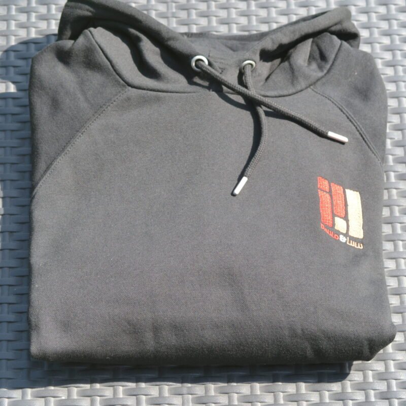 Sweat-shirt noir à capuche brodé coeur et dos – Image 8