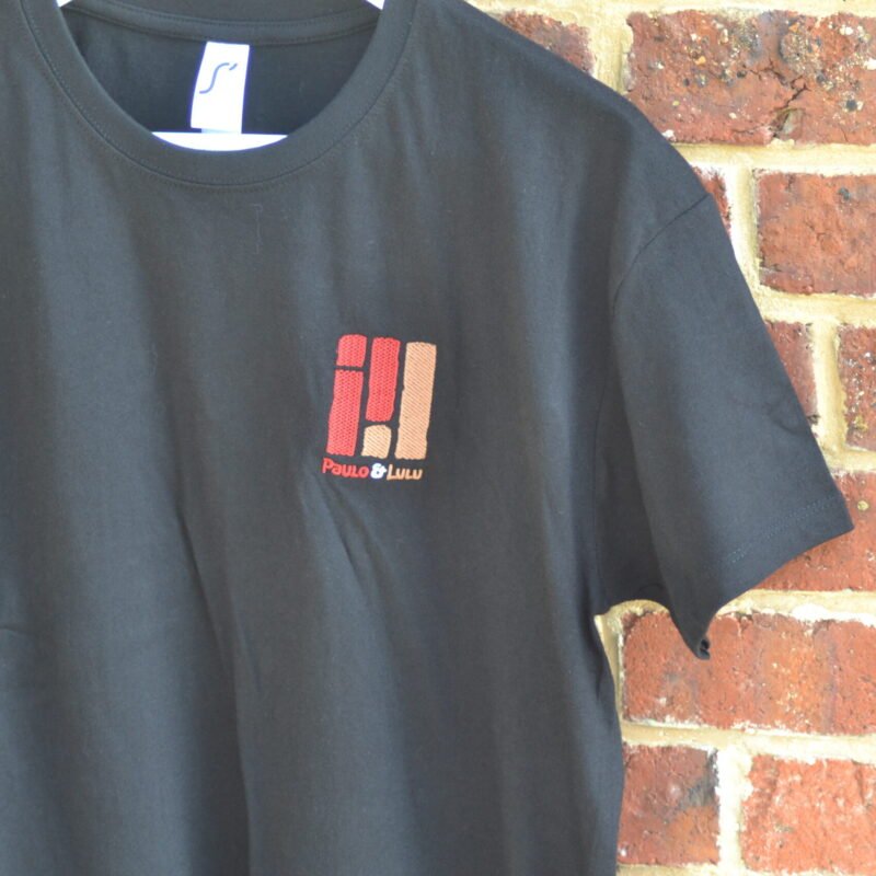 Tee-shirt noir brodé coeur – Image 2